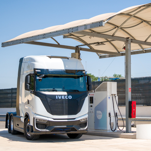 Air Liquide en Iveco Group bevestigen hun engagement voor waterstof bij de inhuldiging van het eerste hogedrukwaterstofstation voor langeafstandstrucks in Europa